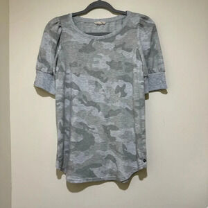 Women’s Jane and Dalancey Brand Camo Print Short Puff Work Sleeve T-Shirt Size:M